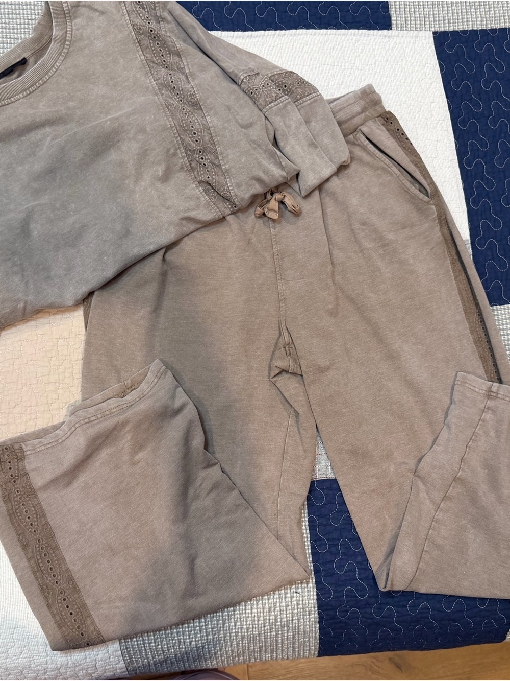 Jane and Delancey Dusty Taupe Lace-Trim Jogger Matching Set Large